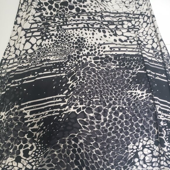 LuLaRoe Maxi Skirt Black White 2XL Plus Size Animal Print Stretch Long Comfy - Picture 8 of 8